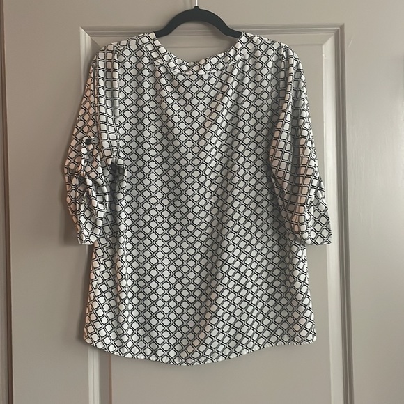 Patterned Blouse - Picture 3 of 3